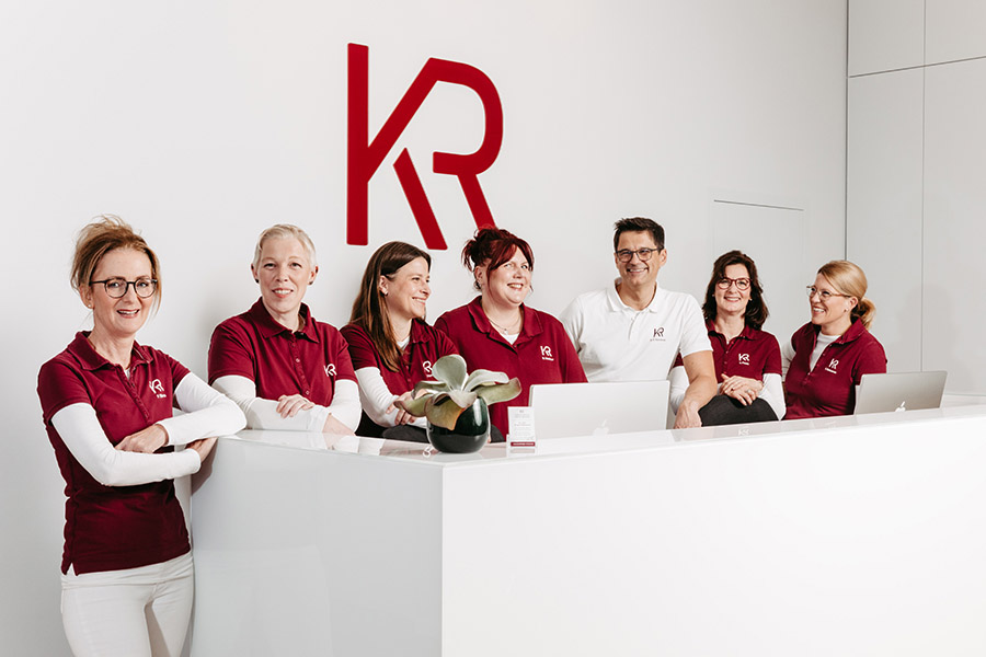 Gruppenbild, freundliches Praxisteam, Rezeption